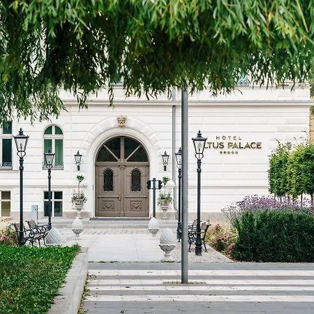 Altus Palace - Destigo Отель