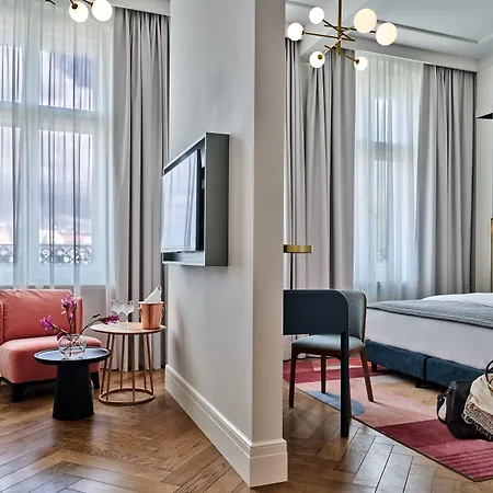 מלון Altus Palace - Destigo 5*