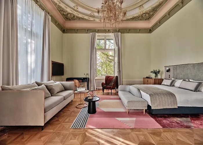 Altus Palace - Destigo Вроцлав