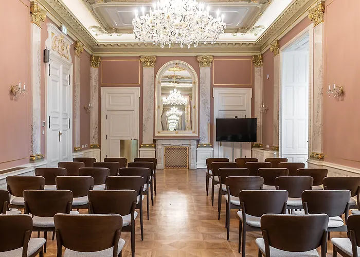 Altus Palace - Destigo Вроцлав